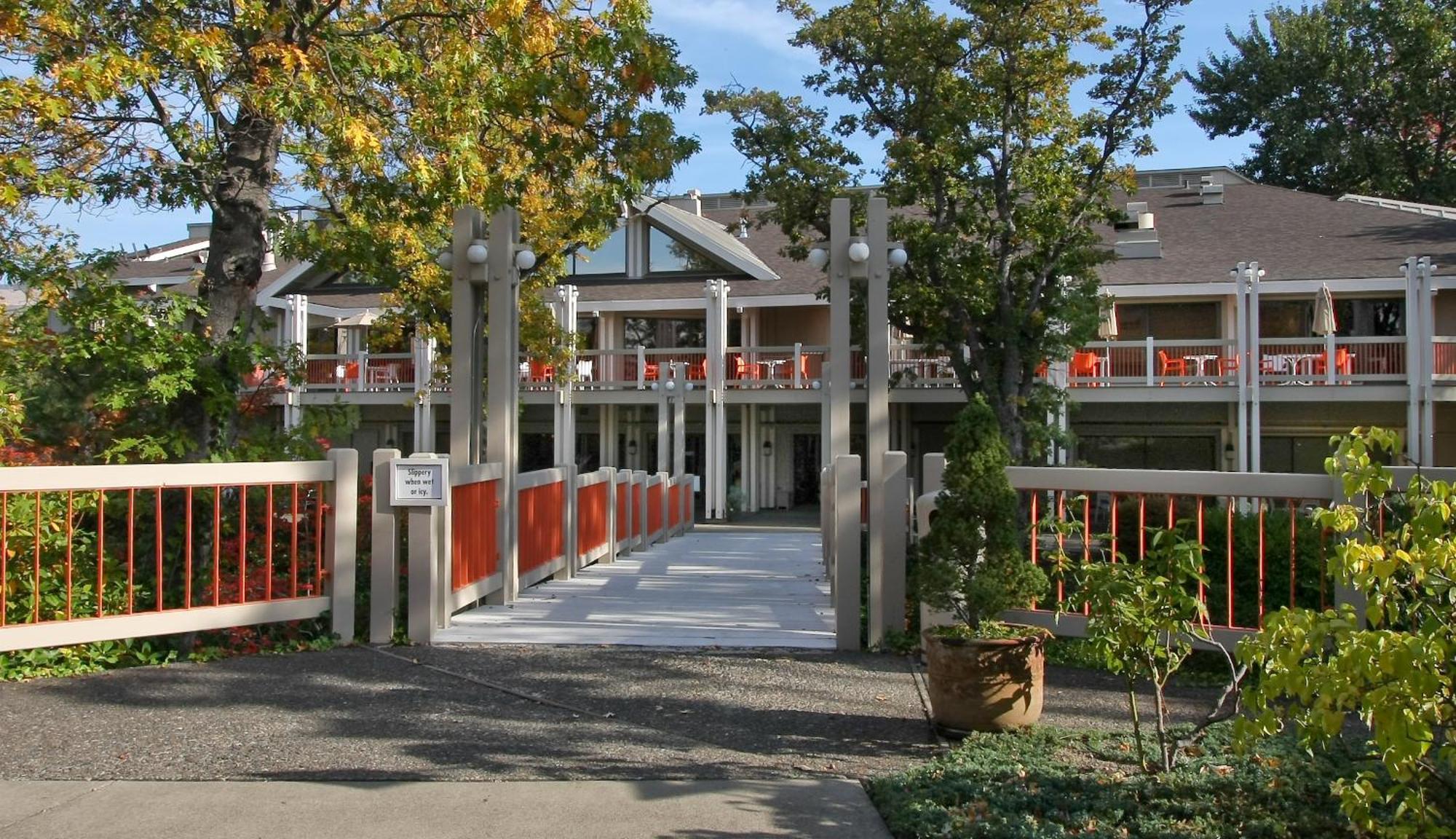 Ashland Hills Hotel & Suites Luaran gambar