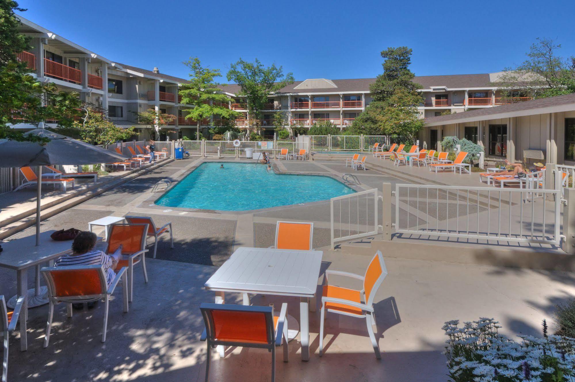 Ashland Hills Hotel & Suites Luaran gambar